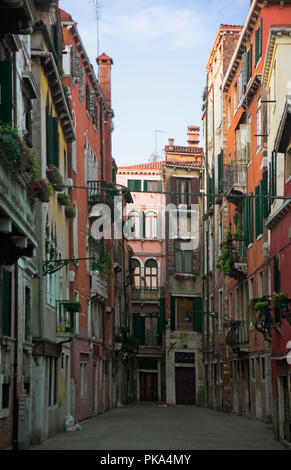 Calle dei Boteri San Polo, Venedig, Italien: am frühen Morgen, bevor die Massen Stockfoto