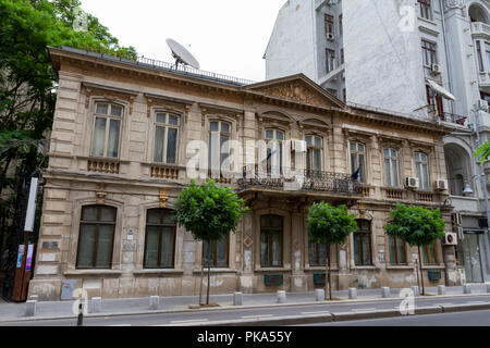 Typische historische Gebäude auf Calea Victoriei in Bukarest, Rumänien. Stockfoto