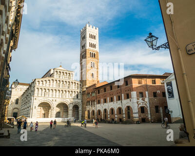 Kathedrale von San Martino (St Martin) an der Piazza Antelminelli, Lucca, Toskana, Italien Stockfoto