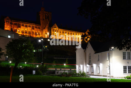 Bangor University-The Schule auf dem Hügel, in der Herrlichkeit mit Flutlicht, im Jahre 1907 erbaut. Bild im September 2018 übernommen. Stockfoto