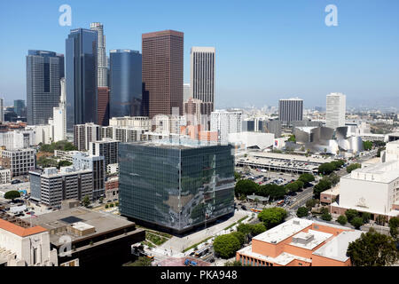 LOS ANGELES, Kalifornien - 12. Juni 2018: Das Los Angeles Skyline von der Oberseite der Stadt Halle gesehen. Stockfoto