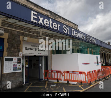 Eingangsschild Exeter St Davids Bahnhof. Stockfoto