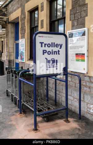 Trolley Punkt an der Exeter St Davids Bahnhof. Stockfoto