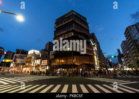 Asakusa Kultur Tourist Information Centre, Taito-Ku, Tokio, Japan. Von dem japanischen Architekten Kengo Kuma konzipiert. Stockfoto