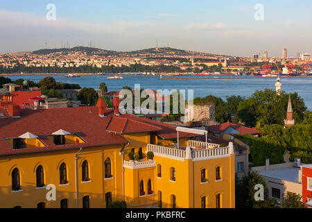 Stadtbild entlang des Bosporus, Istanbul, Türkei Stockfoto