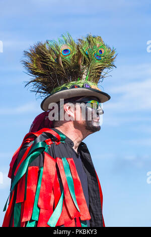 Morris Tänzer, Mitglieder von Fox's Morris an der Swanage Folk Festival, Swanage, Dorset Großbritannien auf einem schönen warmen sonnigen Tag im September Stockfoto