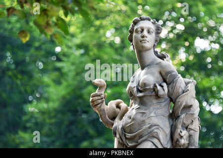 Statuen aus Sandstein in der Sächsische Garten, Warschau, Polen. Vor 1745 Von Anonym Warschau Bildhauer unter der Leitung von Johann Georg Plersch. Stat Stockfoto