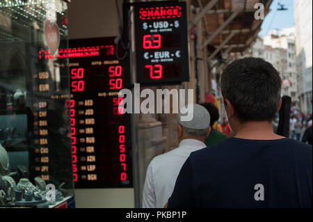 Turkische Banken Und Wechselkurs Krise Stockfoto Bild 218461616
