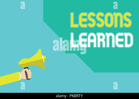 Schreiben Hinweis Übersicht Lektionen gelernt. Business foto Präsentation fördern austauschen und sie wissen aus Erfahrung. Stockfoto