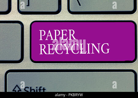 Konzeptionelle Hand schreiben, Papier Recycling. Business Foto Text über die Abfälle Papiere in eine neue Art von Recycling. Stockfoto