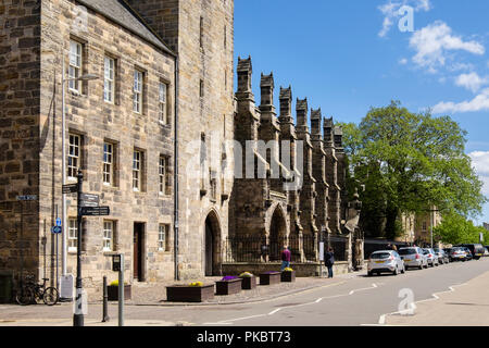 Außerhalb von St. Salvator's College Chapel in der Universität von St Andrews von North Street, Royal Burgh von St Andrews, Fife, Schottland, Großbritannien, Großbritannien gesehen Stockfoto