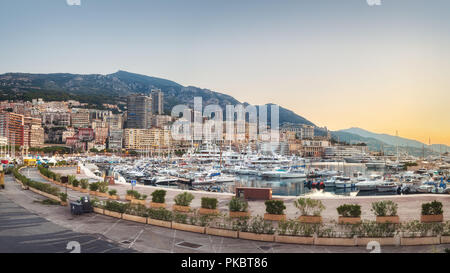 Abend auf Monaco Promenade mit keine Personen Stockfoto