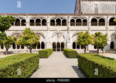 ALCOBACA, PORTUGAL - 20. Mai 2018: Gärten der Das Mosteiro de Santa Maria de Alcobaca Stockfoto