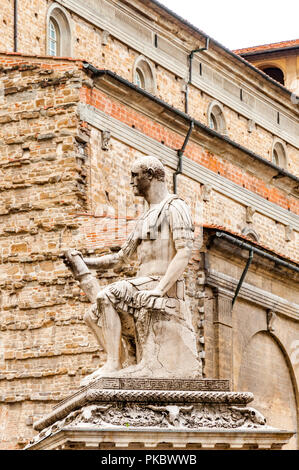 Eine Statue von Giovanni delle Bande Nere in der Piazza di San Lorenzo, Florenz (Firenze), Italien Stockfoto