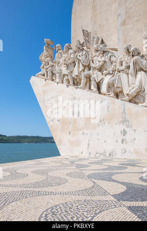 Teil der 'Monument der Entdeckungen" auf den Tejo gelegen; Lissabon, Portugal Stockfoto