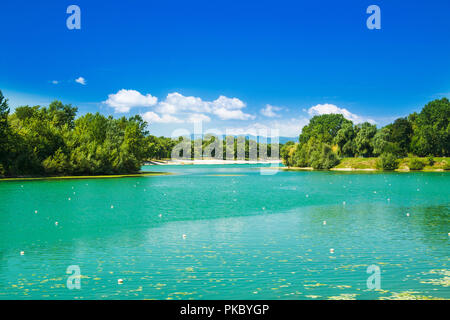 Zagreb, Kroatien, Jarun See, schöne grüne Bucht, sonnigen Sommertag Stockfoto