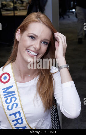 Paris, Frankreich. 11. September 2018. Maëva Coucke (Miss Frankreich 2018) betreut die 2018 jährliche Nächstenliebe Tag von BGC am Dienstag Nachmittag am 11. September veranstaltet, in Paris, Frankreich. Prominente in die Makler für BGC Partners und seine Tochtergesellschaften für 7 Verbände in Gedenken an die Opfer des 11. September. Quelle: Bernard Menigault/Alamy leben Nachrichten Stockfoto