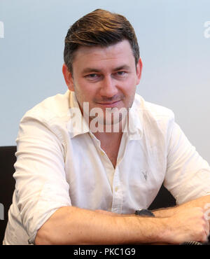 Berlin, Deutschland. 12 Sep, 2018. 12 September 2018, Berlin: Der russische Schriftsteller Dmitry Glukhovsky in einem Interview mit dpa. Foto: Wolfgang Kumm/dpa Quelle: dpa Picture alliance/Alamy leben Nachrichten Stockfoto