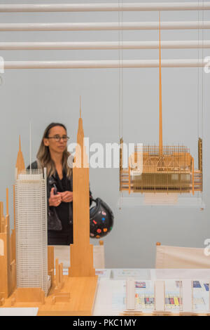 Modelle der New York Times Building - Renzo Piano: Die Kunst, Gebäude in der Gabrielle Jungels-Winkler Galerien der Königlichen Akademie der Künste Klavier ist Architekt und Honorary Royal Academicianand Dies ist die erste umfassende Umfrage von zischen Karriere in London gehalten zu werden seit 1989 - als Teil des 250. Jahrestages der Royal Academy. Stockfoto