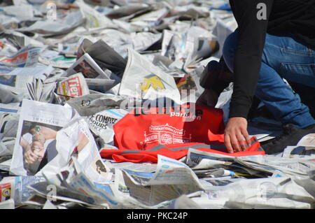 Paris, Frankreich. 12. Sep 2018. Protest gegen das Gesetz "Loi Bichet" und der Bericht "Schwartz". Anwesenheit des Syndicat General du Livre (Syndikat des Buches). Der Rat angesichts des Louvre, Place du Palais-Royal. Paris, Frankreich. ALPHACIT NEWIM/Alamy leben Nachrichten Stockfoto