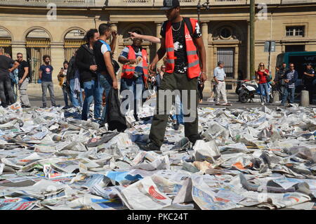 Paris, Frankreich. 12. Sep 2018. Protest gegen das Gesetz "Loi Bichet" und der Bericht "Schwartz". Anwesenheit des Syndicat General du Livre (Syndikat des Buches). Der Rat angesichts des Louvre, Place du Palais-Royal. Paris, Frankreich. ALPHACIT NEWIM/Alamy leben Nachrichten Stockfoto