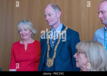 Dun Laoghaire, Irland. 12. September 2018. Das dlr Lexikon begrüßt Preisgekrönte dementia Care Technologie Tovertafel. Cllr Ossian Smyth Mairead Owens Chris Baird Credit: Fabrice Jolivet Credit: Fabrice Jolivet Fotografie/Alamy leben Nachrichten Stockfoto