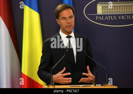 Bukarest, Rumänien, 12. September 2018: der niederländische Ministerpräsident Mark Rutte, spricht während der gemeinsamen Pressekonferenz mit seinem Rumänischen Amtskollegen Viorica Dancila im Victoria Palace in Bukarest. Credit: Gabriel Petrescu/Alamy leben Nachrichten Stockfoto