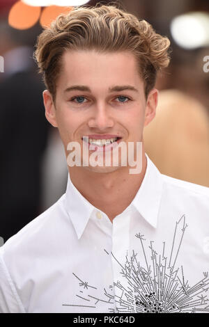 London, Großbritannien. September 12, 2018: AJ Pritchard bei der Weltpremiere von 'König der Diebe' an der Vue Cinema, Leicester Square, London. Bild: Steve Vas/Featureflash Credit: Sarah Stewart/Alamy leben Nachrichten Stockfoto