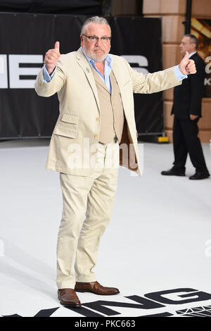 London, Großbritannien. September 12, 2018: Ray Winstone bei der Weltpremiere von 'König der Diebe' an der Vue Cinema, Leicester Square, London. Bild: Steve Vas/Featureflash Credit: Sarah Stewart/Alamy leben Nachrichten Stockfoto