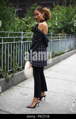 Elaine Welteroth posiert auf der Straße während der New York Fashion Week - Sept. 11, 2018 - Foto: Start- und Landebahn Manhattan*** Nur für redaktionelle Verwendung?*** | Verwendung weltweit Stockfoto