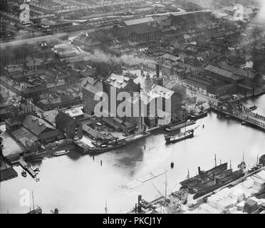 Grimsby Docks, Lincolnshire, 1933. Artist: Aerofilms. Stockfoto