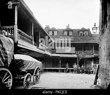 Waffenrock oder Talbot Inn, Talbot Hof, Southwark, London, c 1870 - c 1873. Artist: York & Sohn. Stockfoto