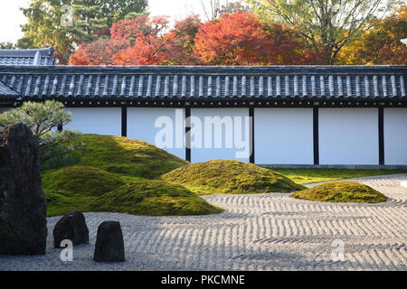 Traditionelle zen der Japanische Garten in Kyoto, Japan Stockfoto