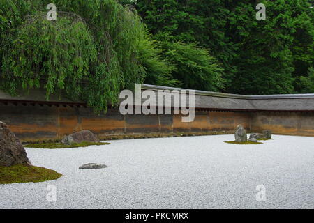 Die 'Zen' aller japanischen Gärten - Ryoan-ji in Kyoto. Stockfoto