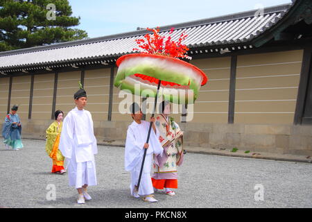 Die Teilnehmer der "Aoi-Matsuri" Festival in Kyoto. Stockfoto