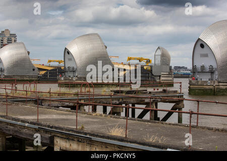 Thames Barrier, bewegliches Sturmflutwehr auf der Themse im Südosten von London, England, Vereinigtes Königreich Stockfoto