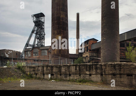 Fördergerüst und Kohlebergbau Gebäude der ehemaligen Zeche Hlubina (Důl Zeche Hlubina) im unteren Vítkovice (Dolní Vítkovice) Industriegebiet in Ostrava, Tschechische Republik. Stockfoto