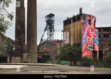 Fördergerüst und Kohlebergbau Gebäude der ehemaligen Zeche Hlubina (Důl Zeche Hlubina) im unteren Vítkovice (Dolní Vítkovice) Industriegebiet in Ostrava, Tschechische Republik. Stockfoto