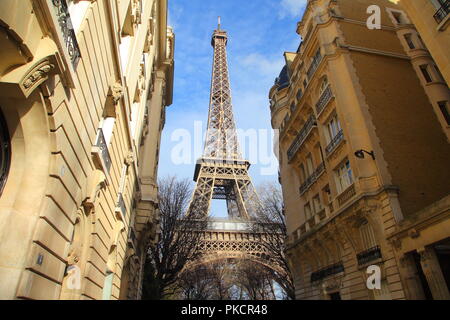 Gehäuse in Paris in der Nähe von Eiffelturm Stockfoto