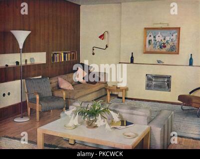 "Das Wohnzimmer in einer Londoner Wohnung, von Serge Chermayeff, F.R.I.B.A.", 1936 neu gestaltet. Artist: Unbekannt. Stockfoto