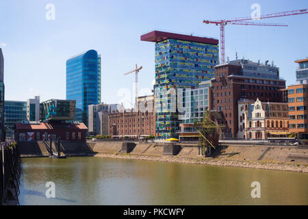 Das colorium Hotel in den Medien Hafen der Stadt Düsseldorf Deutschland. Stockfoto