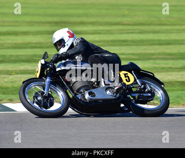 Keith Bush, Mick Grant, Norton Manx, Barry Sheene Memorial Trophy, Goodwood Revival 2018, September 2018, Rundstrecke, Classic, Wettbewerb, Englan Stockfoto