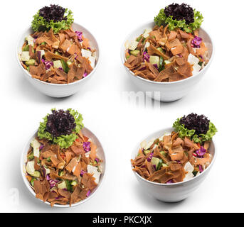 Fattoush Salat, Satz von libanesischen Salat, Fattouch, auf weißem Hintergrund, Clipping Path enthalten Stockfoto