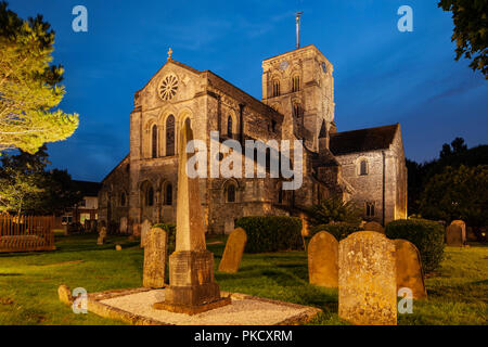 Abend an der Kirche St. Mary in Shoreham-by-Sea, West Sussex, England. Stockfoto