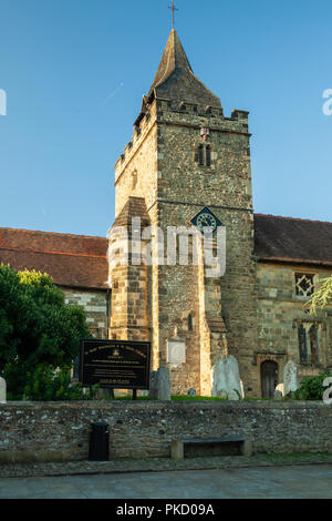 Die hl. Maria Magdalena & St Denys Kirche in Midhurst, West Sussex, England. Stockfoto