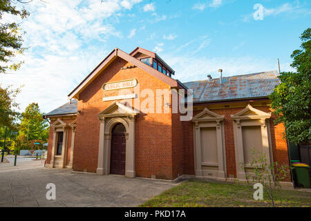 YACKANDANDAH, Australien - 4. April 2017: Die historische Goldgräberstadt von yackandandah an einem warmen Herbsttag in Victoria, Australien Stockfoto