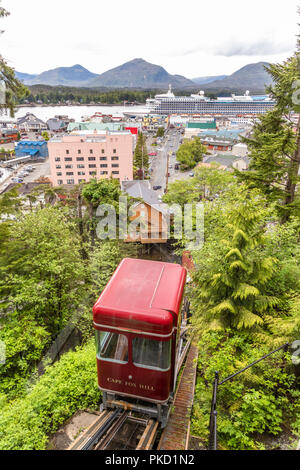 Der Blick auf den Hafen von Cape Fox Lodge an der Oberseite des Cape Fox Hill - Creek Street Standseilbahn (als "Straßenbahn" bekannt) in Ketchikan, Alaska, USA Stockfoto