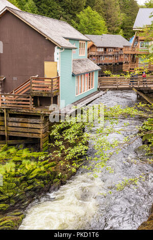 Creek Street gebaut in Stelzen über der Ketchikan Creek in der Innenstadt von Ketchikan, Alaska USA Stockfoto