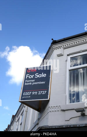 Ex Bank für den Verkauf in einem Dorf Nat West Bank geschlossen im Dinnington, South Yorkshire Stockfoto