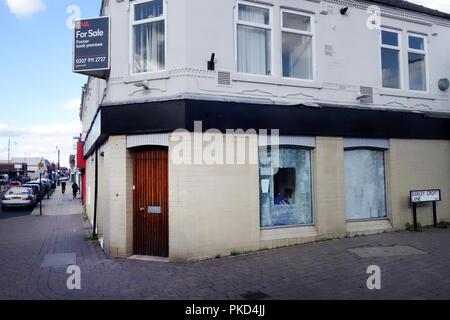 Fassade eines Dorfes Nat West Bank geschlossen im Dinnington, South Yorkshire Stockfoto